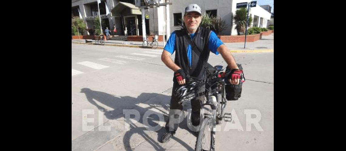 Javier Santamarina estÃ� viajando hasta Sierra de la Ventana en bicicleta y ayer estuvo en General La Madrid 