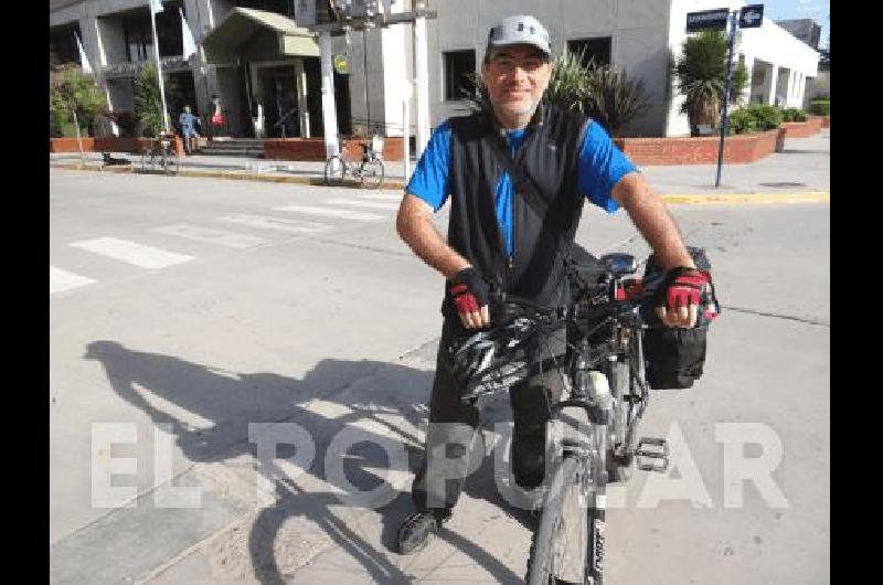 Javier Santamarina estÃ� viajando hasta Sierra de la Ventana en bicicleta y ayer estuvo en General La Madrid 