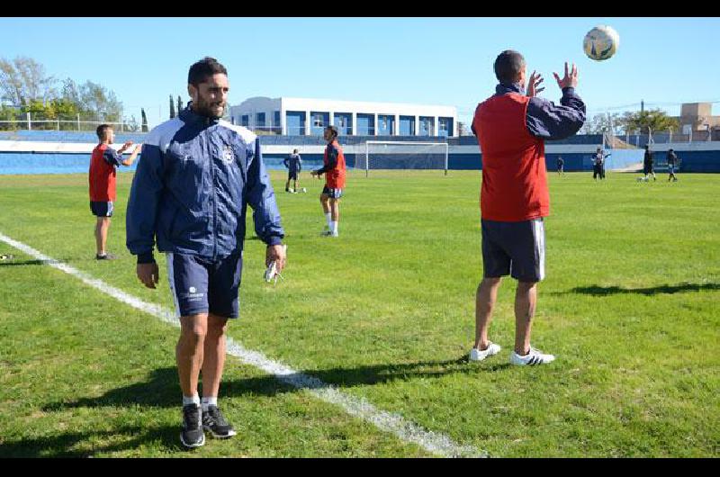 Ferrara hizo fuacutetbol y el domingo estaraacute en el banco