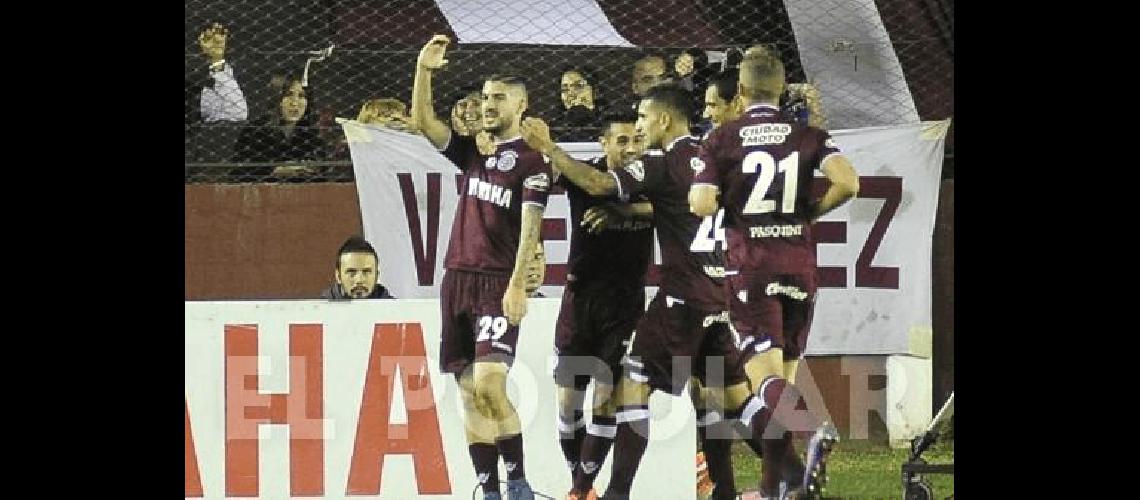 LanÃºs venciÃ³ a VÃ©lez en el Ãºltimo duelo del dÃ­a 