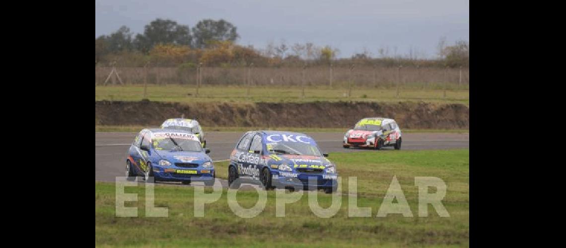 Los dos pilotos de OlavarrÃ­a Giacomasso y CrevatÃ­n se encontraron en la primera serie de la Clase 2 en Entre RÃ­os 