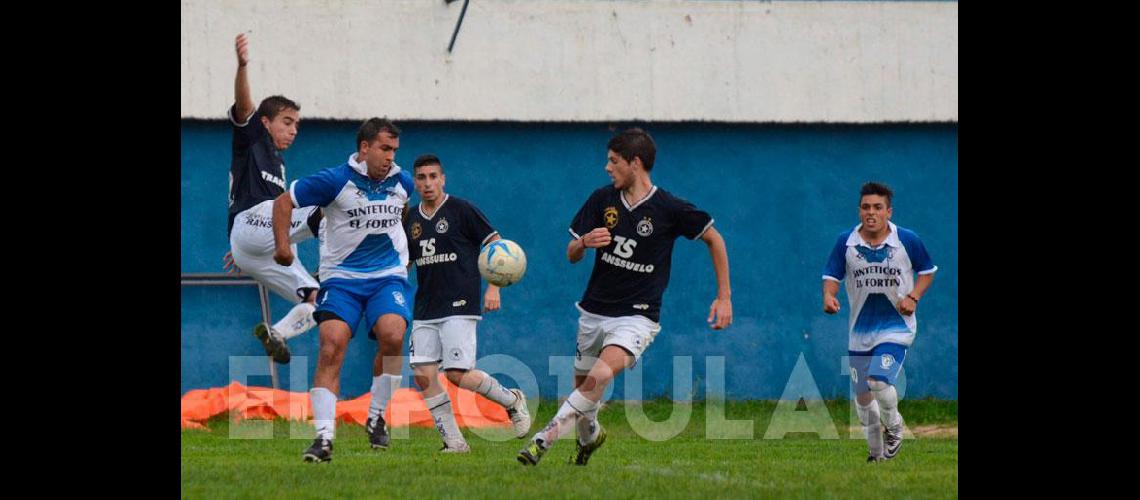 Racing lo dio vuelta en el segundo tiempo