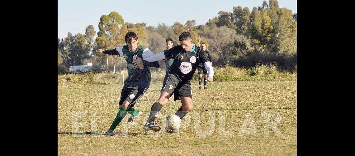 El fuacutetbol de cada saacutebado en los barrios