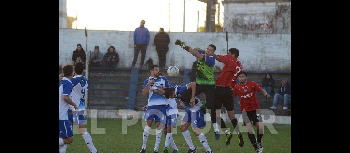 Estudiantes lo empatoacute en el final