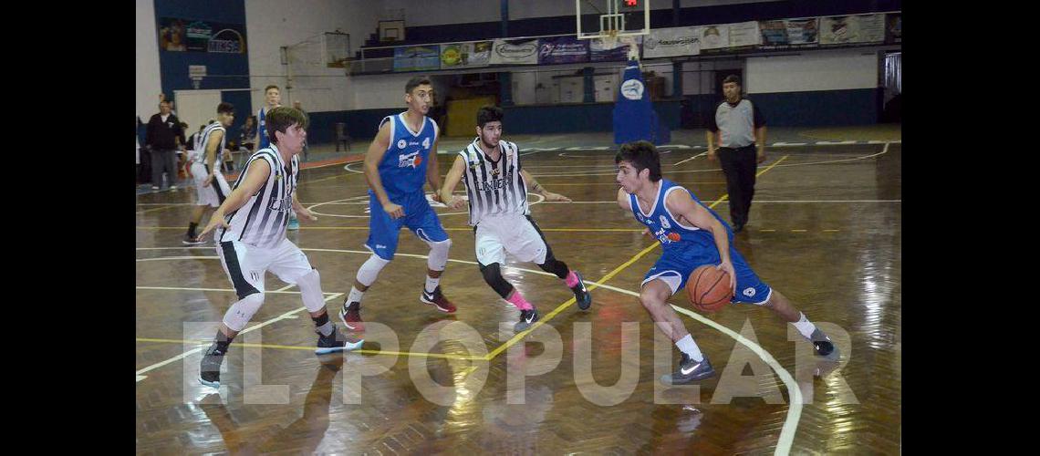 Racing ganoacute y se clasificoacute