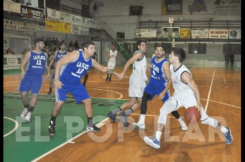 El equipo de OlavarrÃ­a logrÃ³ un triunfo muy complicado ante La Plata FermÃ­n Tyhgesen anotÃ³ el triple decisivo 