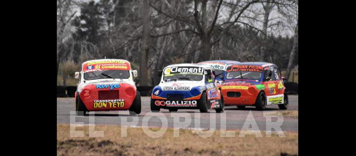 Manuel Serra con un Renault rendidor sigue al frente de la Promocional 1100 de APPS 