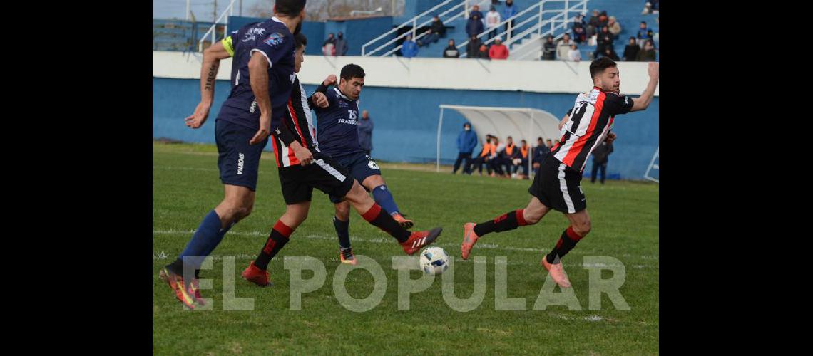 Ferro jugaraacute el saacutebado mientras que el duelo local va el domingo