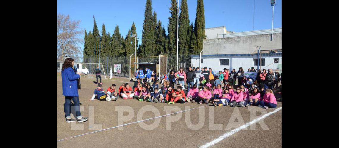 Nuevo torneo de fuacutetbol femenino organizado por Olavarriacutea Despierta