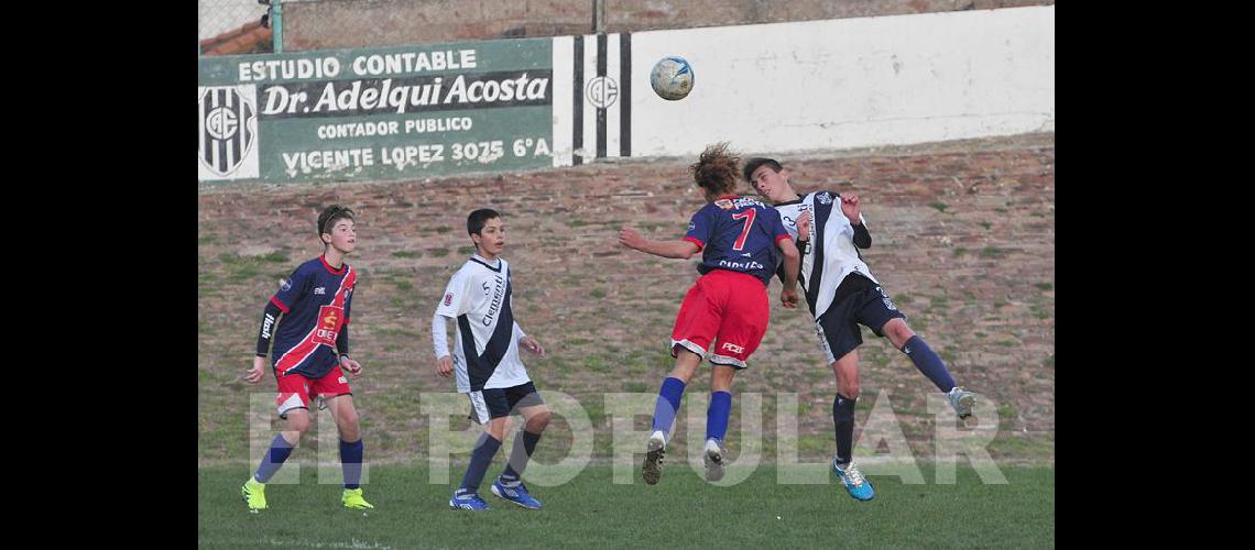 La niebla no opacoacute el fuacutetbol