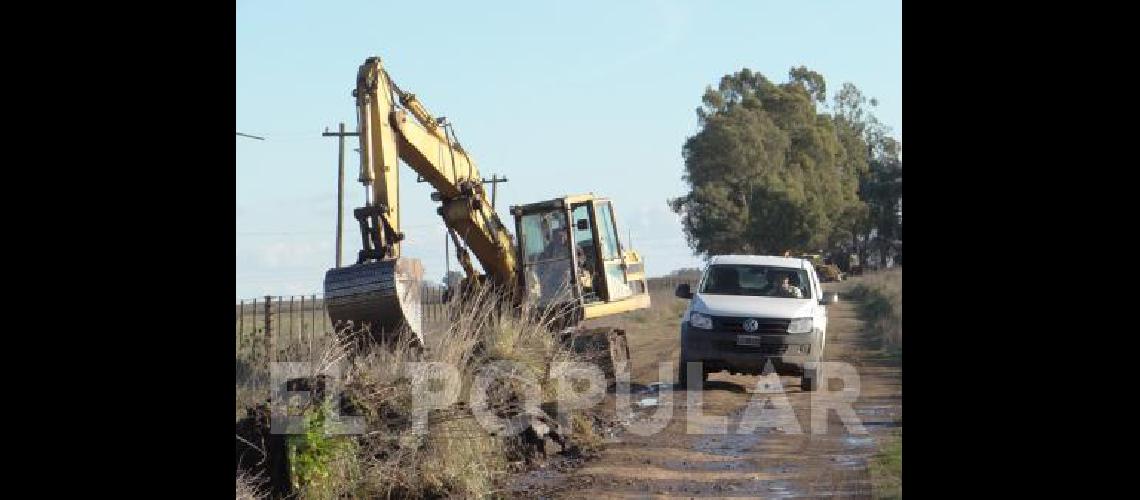 A la tarde se realizÃ³ limpieza de cunetas y esperaban que se escurran las aguas que rodean a la planta urbana y preocupan a los vecinos de los barrios Chino y Plan Federal 