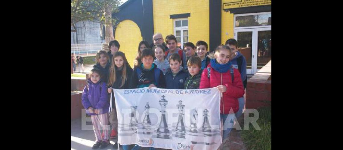 ViajÃ³ una delegaciÃ³n de 15 ajedrecistas siendo para algunos su primera participaciÃ³n 