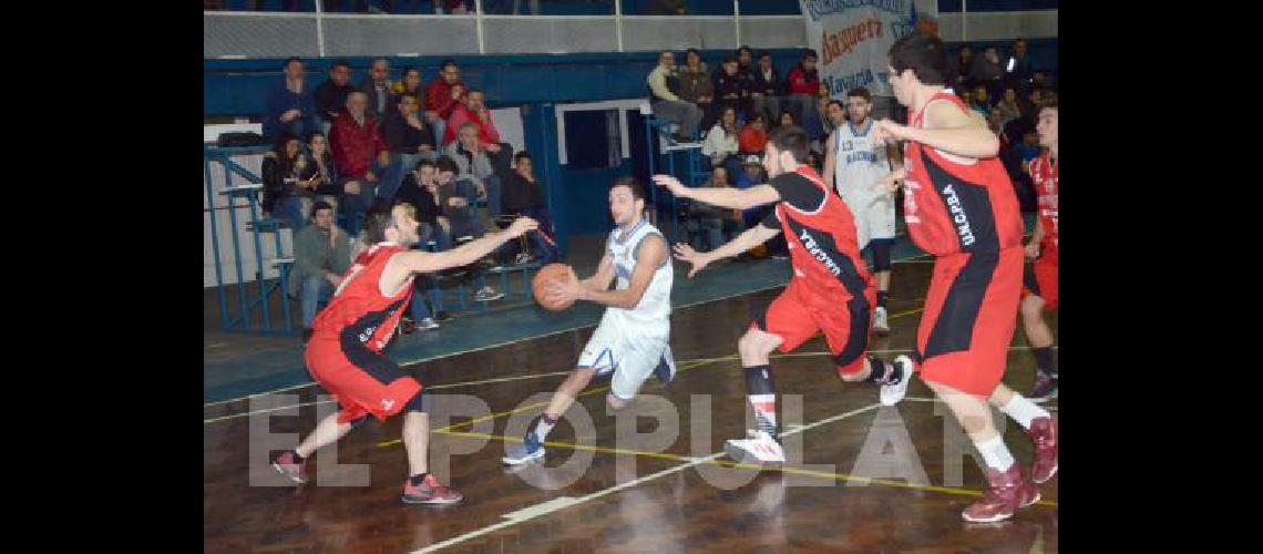 El base de Racing A Club Gianluca Nolasco anotÃ³ anoche 13 puntos ante Independiente 