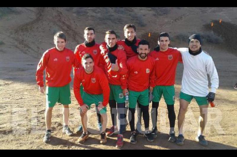 Edgardo Maldonado segundo desde la derecha estÃ de pretemporada en La Pampa 