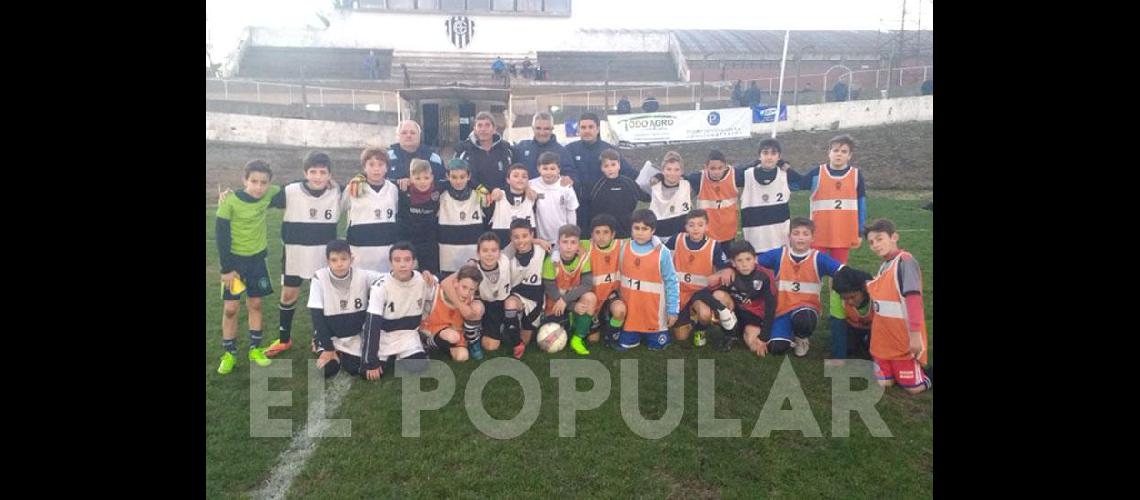 Maacutes de 400 chicos fueron observados por Velez