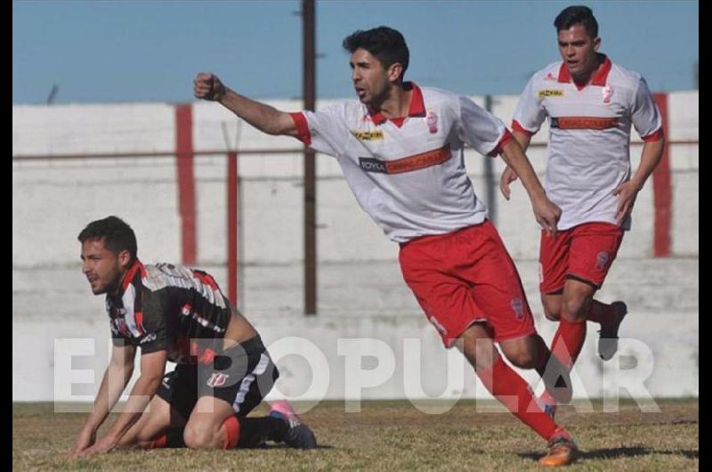 Huracaacuten sigue puntero e invicto