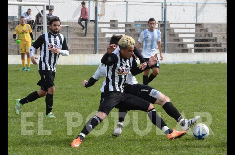 Estudiantes le propinoacute a Ferro la primera derrota del antildeo