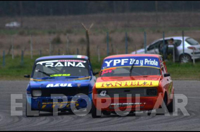 El duelo de la quinta fecha de la Monomarca en el AMCO- Francisco Traina y Santiago Tambucci El de Sierras Bayas saliÃ³ airoso de un toque con el de Azul para ganar de nuevo 