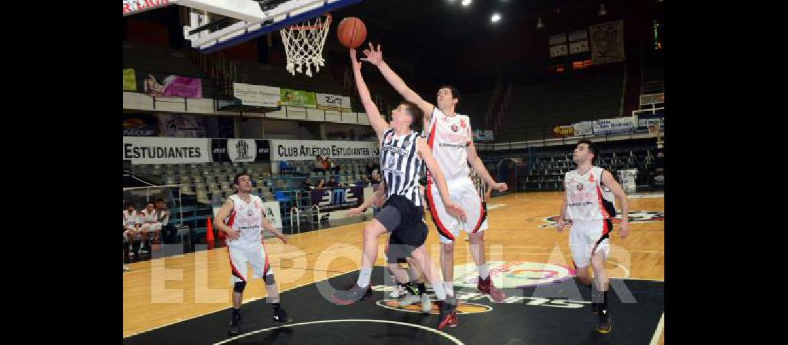 Estudiantes e Independiente de Tandil ofrecieron un buen partido en el Maxigimnasio 