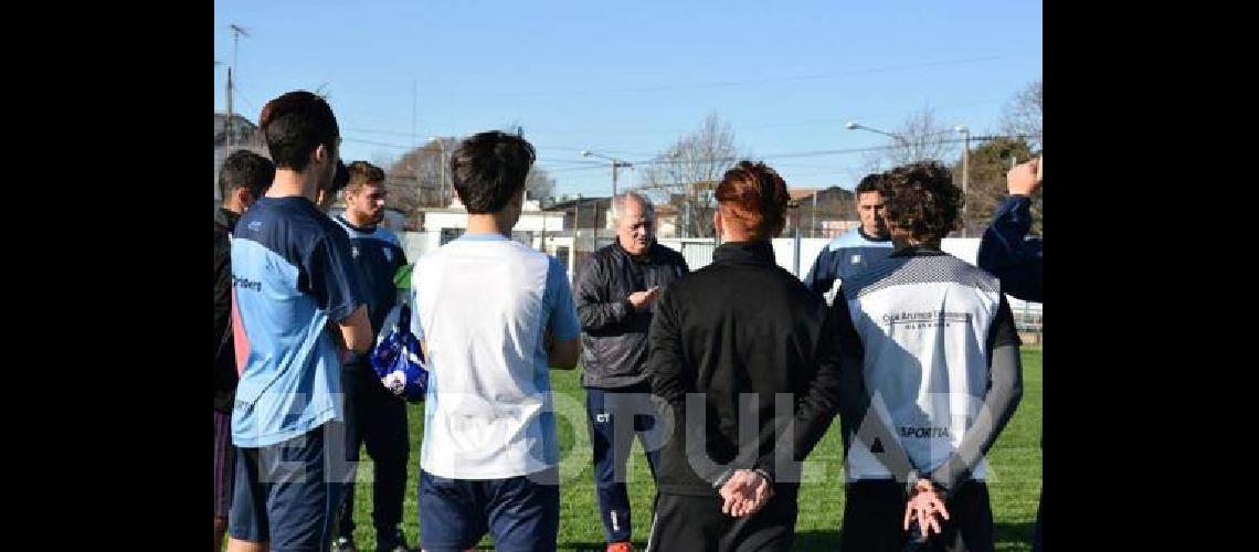 Enrique De la Vega comanda a la selecciÃ³n Sub 15 de OlavarrÃ­a 