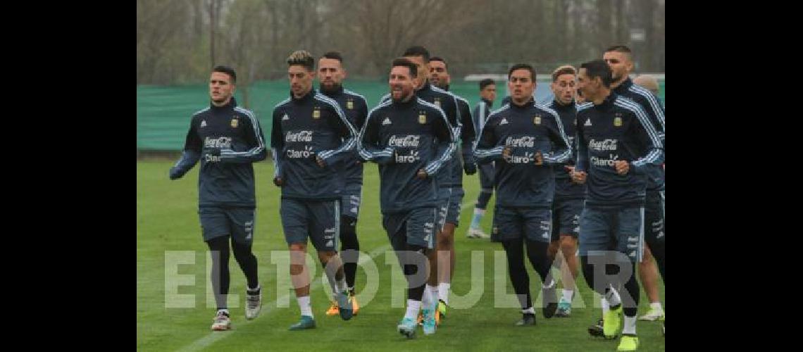 La selecciÃ³n argentina se entrenÃ³ ayer en doble turno en el Predio de Ezeiza 