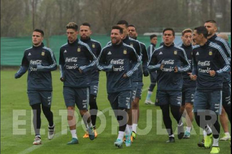 La selecciÃ³n argentina se entrenÃ³ ayer en doble turno en el Predio de Ezeiza 