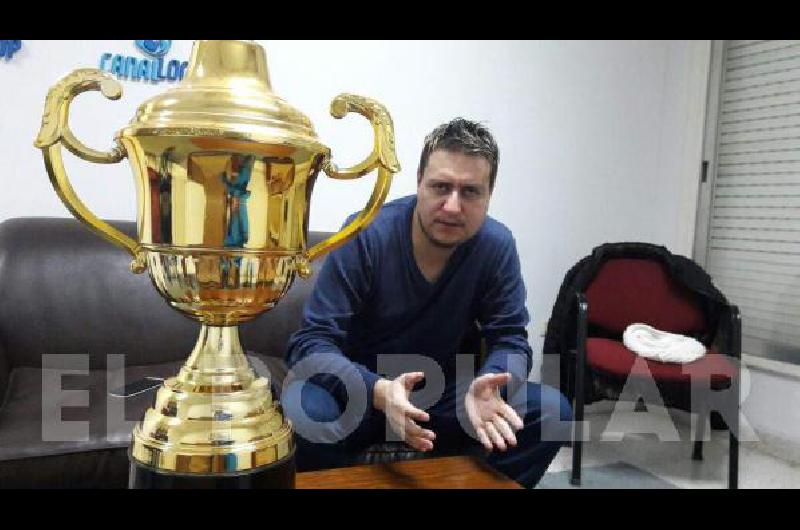 Javier Lobo y la copa que ganÃ³ Consagrados tras quedarse con el Nacional 