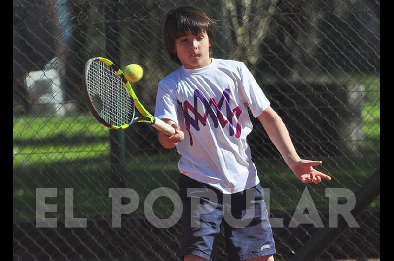 En Estudiantes y Racing se jugoacute el circuito de menores