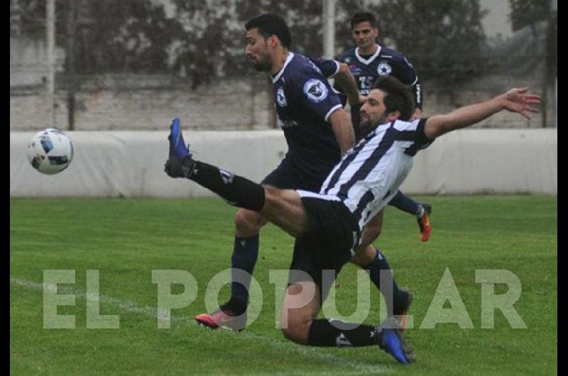 Racing con dos hombres menos se quedoacute con los tres puntos