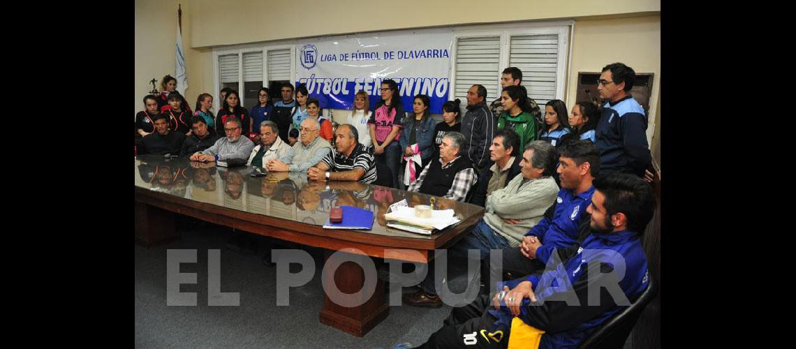 Se oficializoacute el Clausura con modalidad de fuacutetbol 11