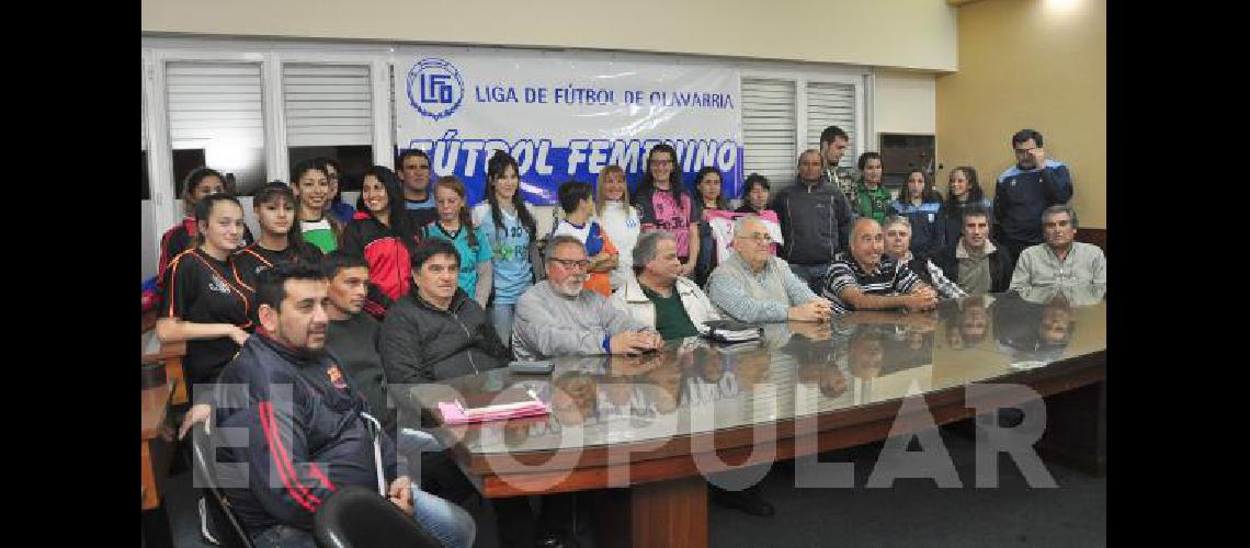 La sala de reuniones de la Liga de FÃºtbol recibiÃ³ a todos los intÃ©rpretes del fÃºtbol femenino 