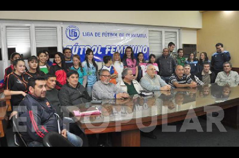 La sala de reuniones de la Liga de FÃºtbol recibiÃ³ a todos los intÃ©rpretes del fÃºtbol femenino 