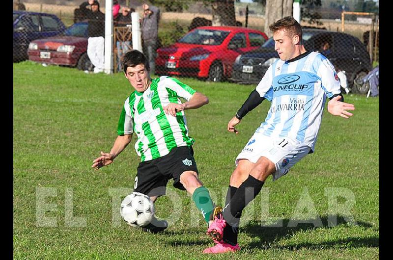 Incertidumbre en el fuacutetbol local por falta de efectivos policiales