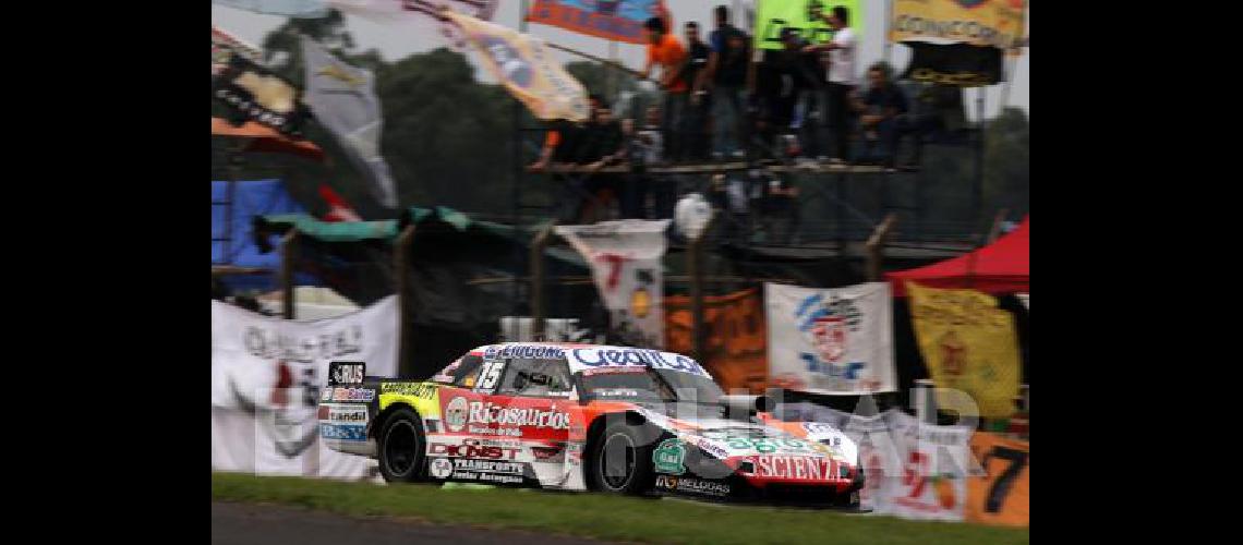 Con el Dodge del UR Racing potenciado por FabiÃ�n Giustozzi Pezzucchi logrÃ³ dos triunfos y ganar la Etapa Regular del TC Pista 