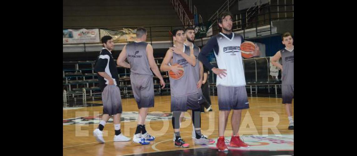 El plantel de Estudiantes se sigue preparando para su nueva temporada dentro de la divisional Ayer conociÃ³ a su primer rival 