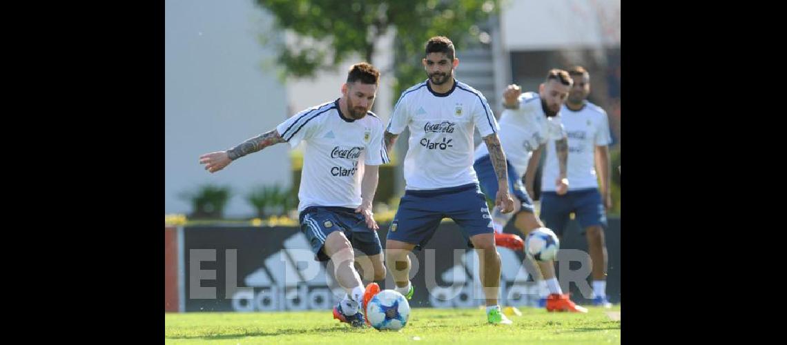 Messi lideroacute el ensayo taacutectico