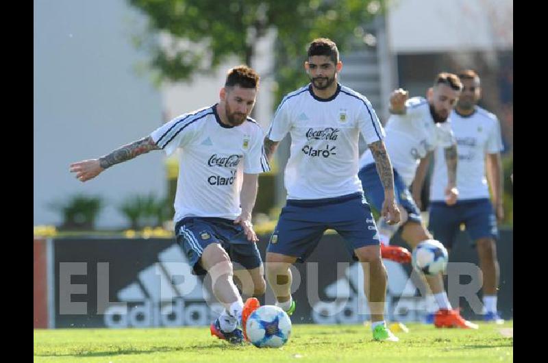 Messi lideroacute el ensayo taacutectico