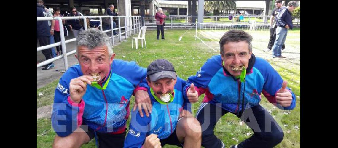 Equipo de adultos Mayores campeÃ³n en fÃºtbol tenis 