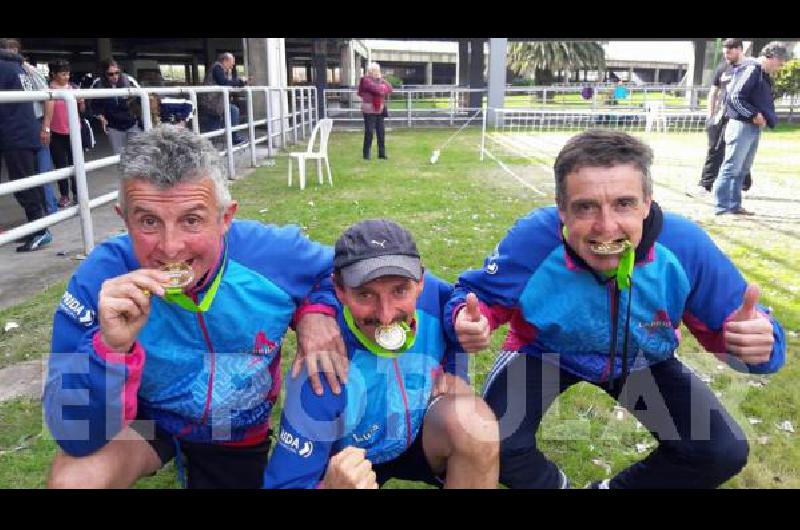 Equipo de adultos Mayores campeÃ³n en fÃºtbol tenis 