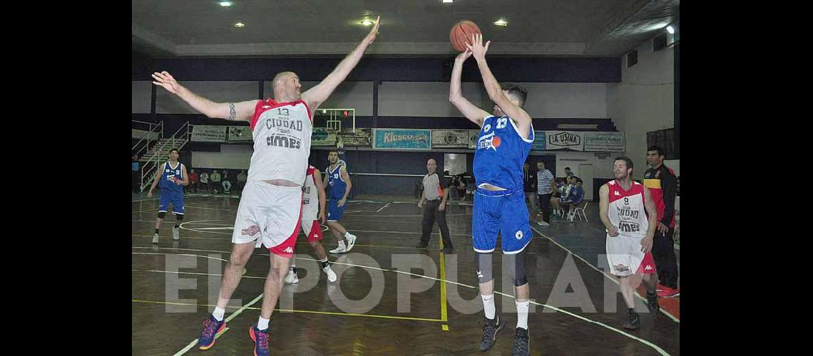 Racing festejo fuera del Parque Olavarriacutea