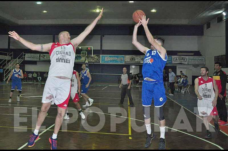 Racing festejo fuera del Parque Olavarriacutea