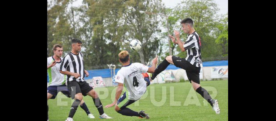 Estudiantes ganÃ³ como visitante ante Embajadores y se asegurÃ³ un lugar en la final del torneo 