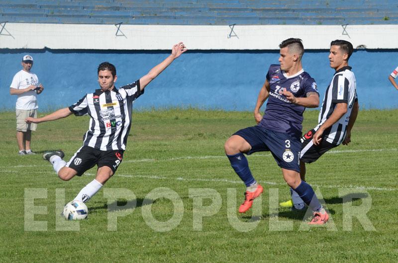 Racing ganoacute y quedoacute a un paso de clasificar a la siguiente etapa