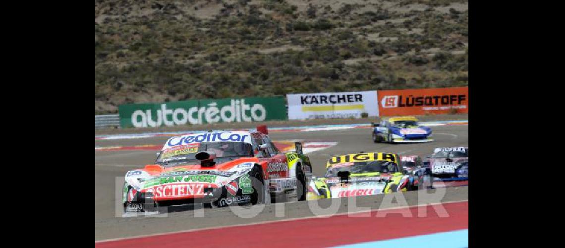 La Dodge del UR Racing a pleno en Comodoro Rivadavia NicolÃ�s Pezzucchi tenÃ­a un gran auto pero la carrera se enredÃ³ y alcanzÃ³ un nuevo podio 