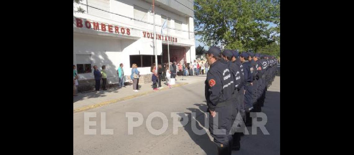 La ceremonia se desarrollÃ³ en las puertas de la instituciÃ³n Hoy se realizarÃ� una cena de camaraderÃ­a 