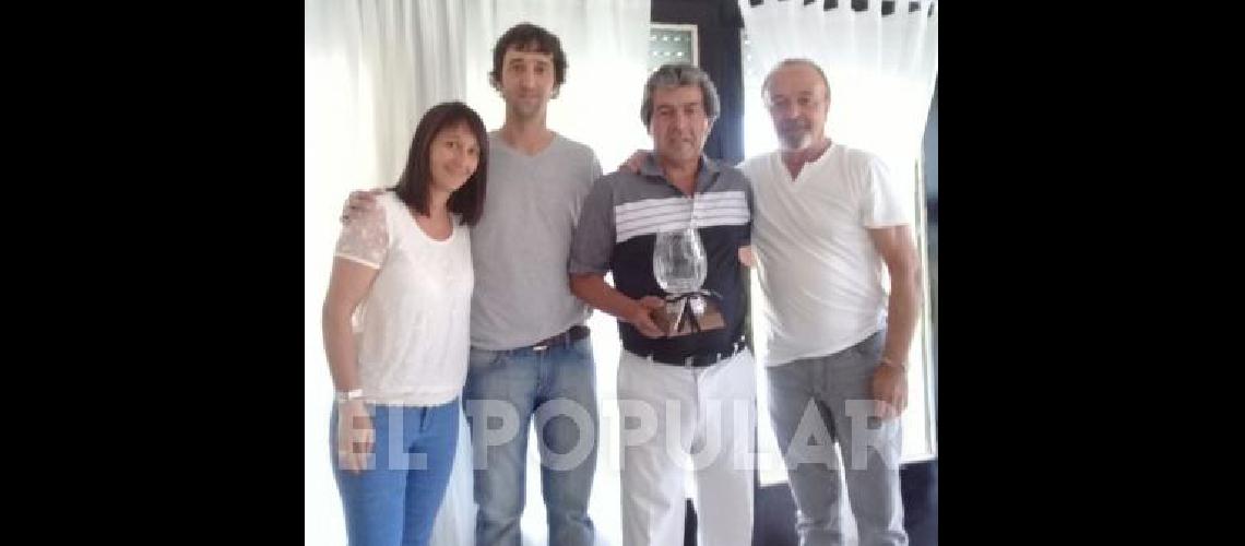 Leiva recibiÃ³ el premio por familiares de Dardo Galli 