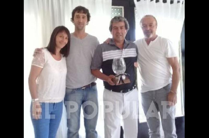 Leiva recibiÃ³ el premio por familiares de Dardo Galli 