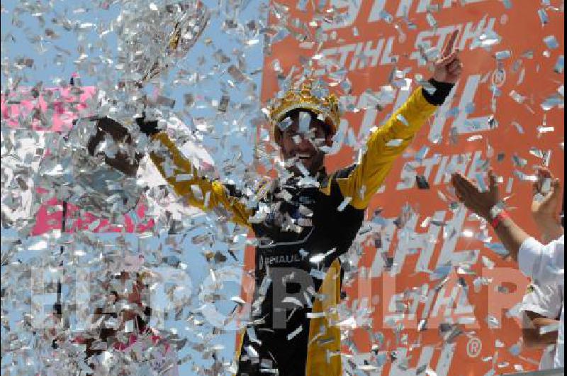 El Rey Facundo El Flaco Ardusso se consagrÃ³ campeÃ³n del STC2000 con Renault 