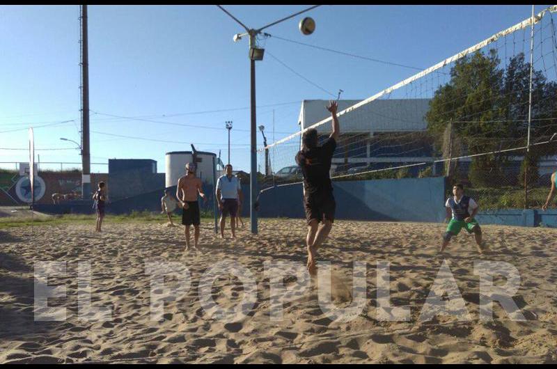 Comenzoacute el beach voley en Racing