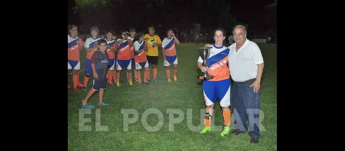 La Liga entregÃ³ el trofeo al campeÃ³n de la temporada 2017 